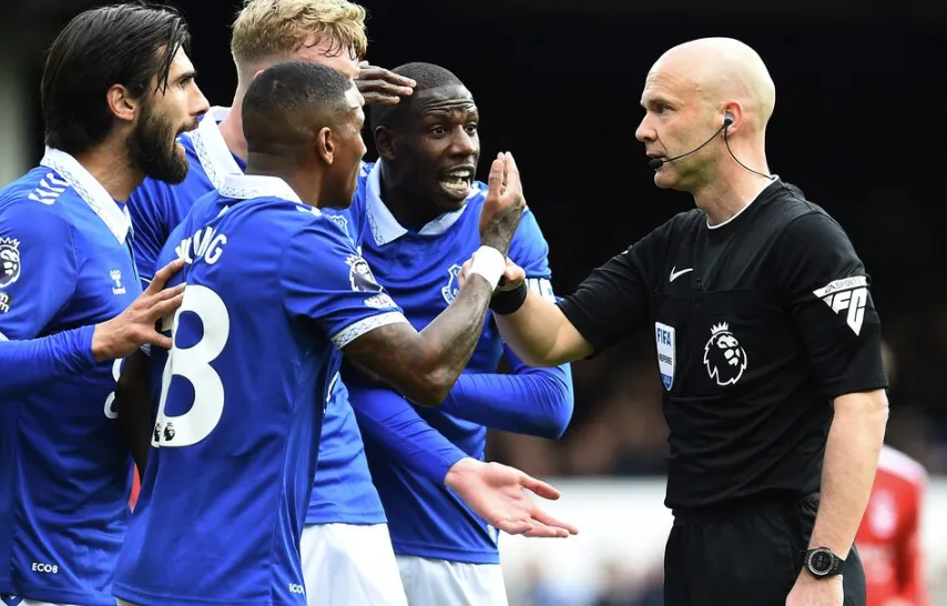 The Handball Appeal (44th minute)