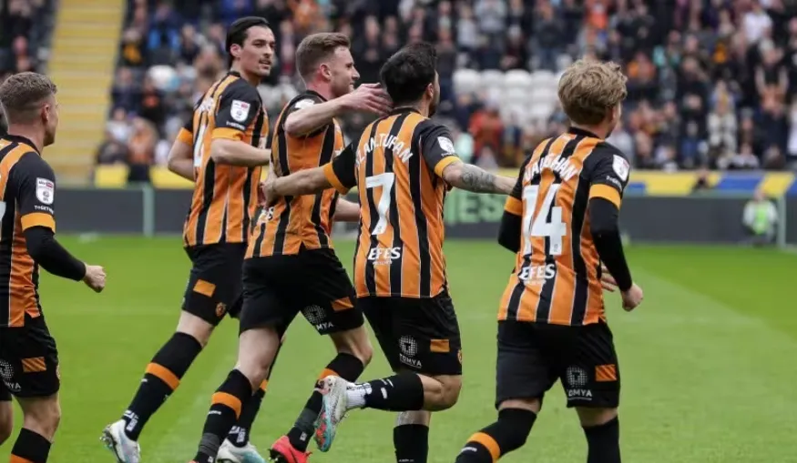 Harry Maguire: The Commanding Centre-Back