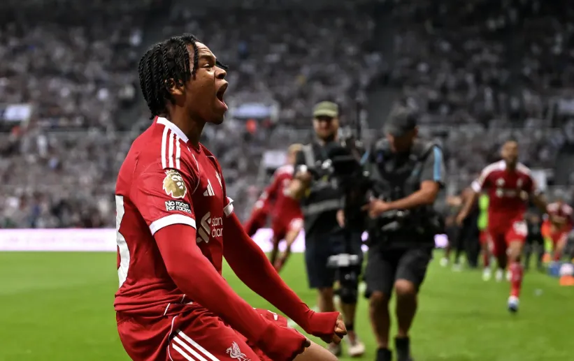 Manchester United's Midfield Puzzle